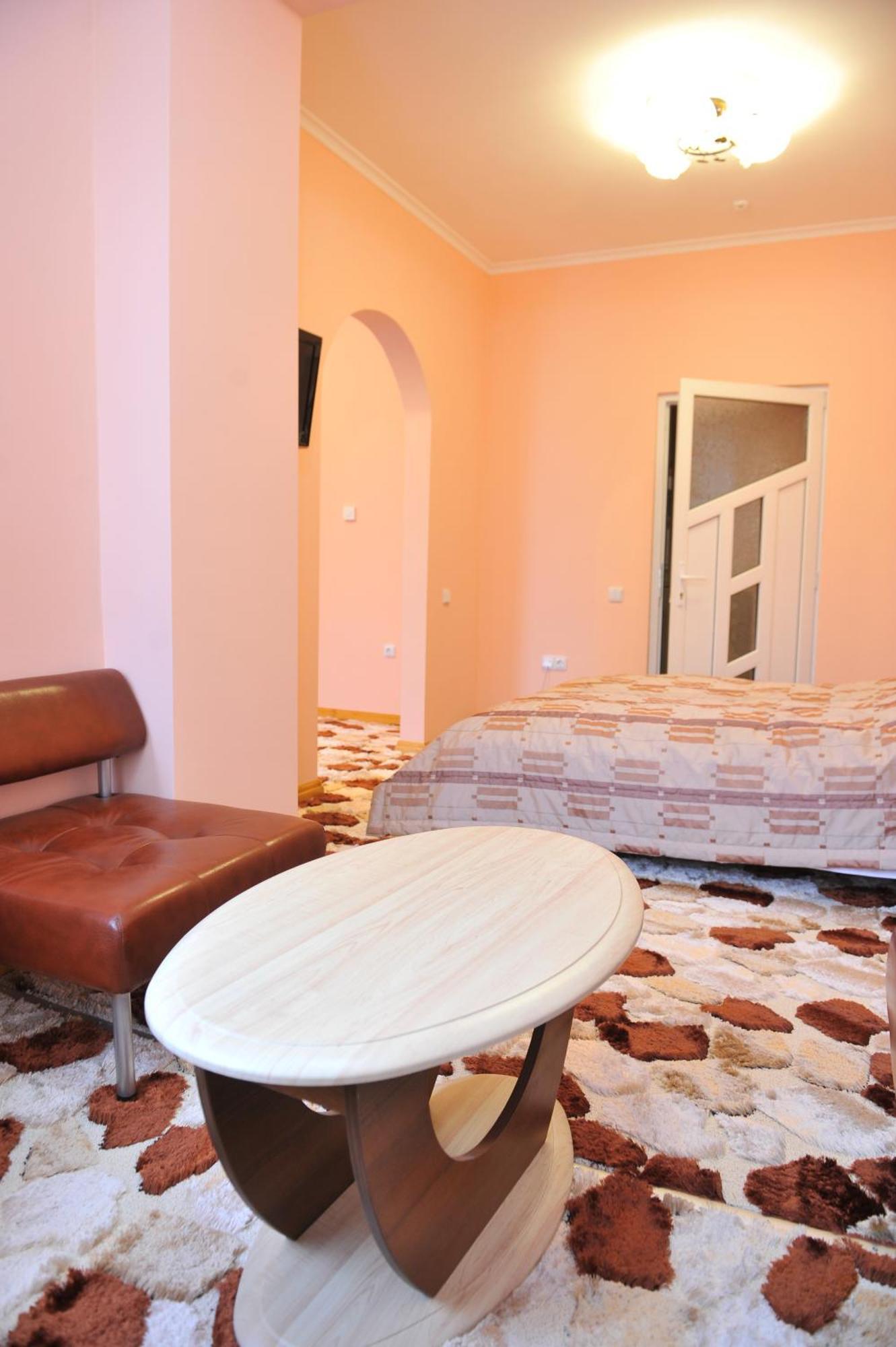 Andinna Hotel Chernivtsi Exterior photo