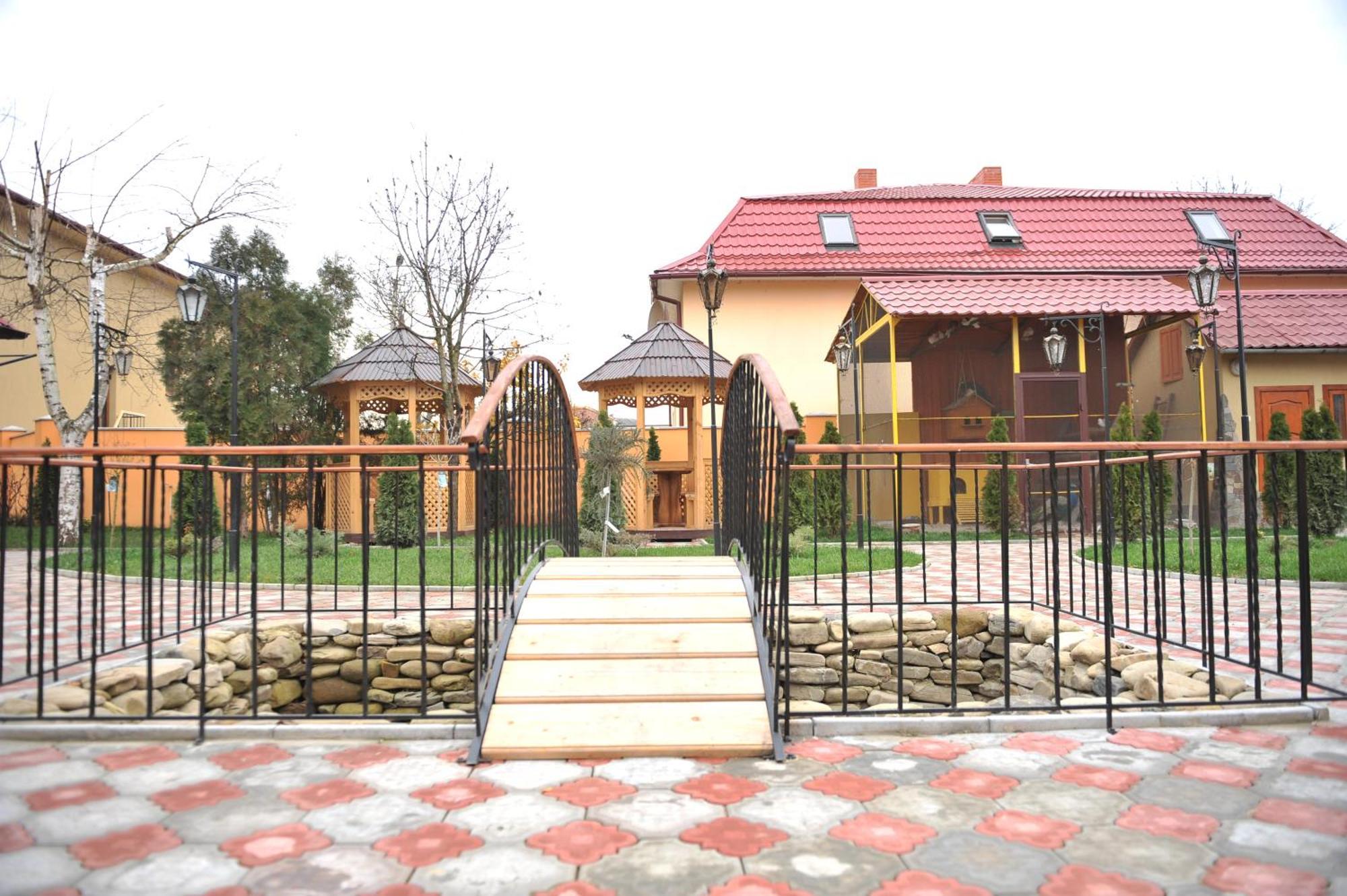 Andinna Hotel Chernivtsi Exterior photo
