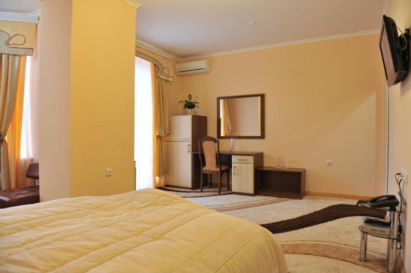 Andinna Hotel Chernivtsi Exterior photo