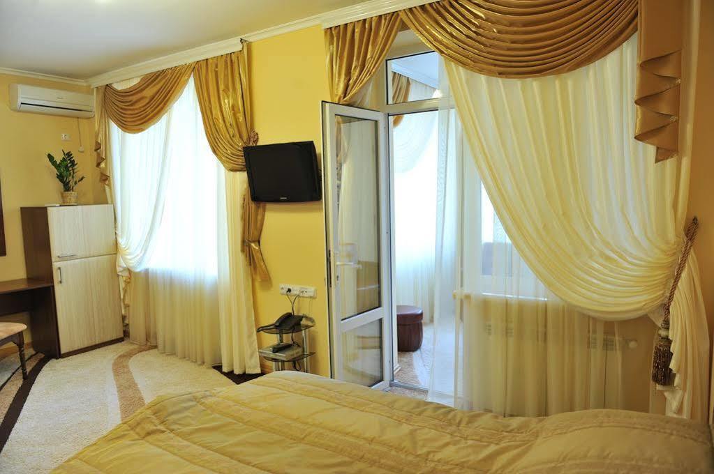 Andinna Hotel Chernivtsi Exterior photo